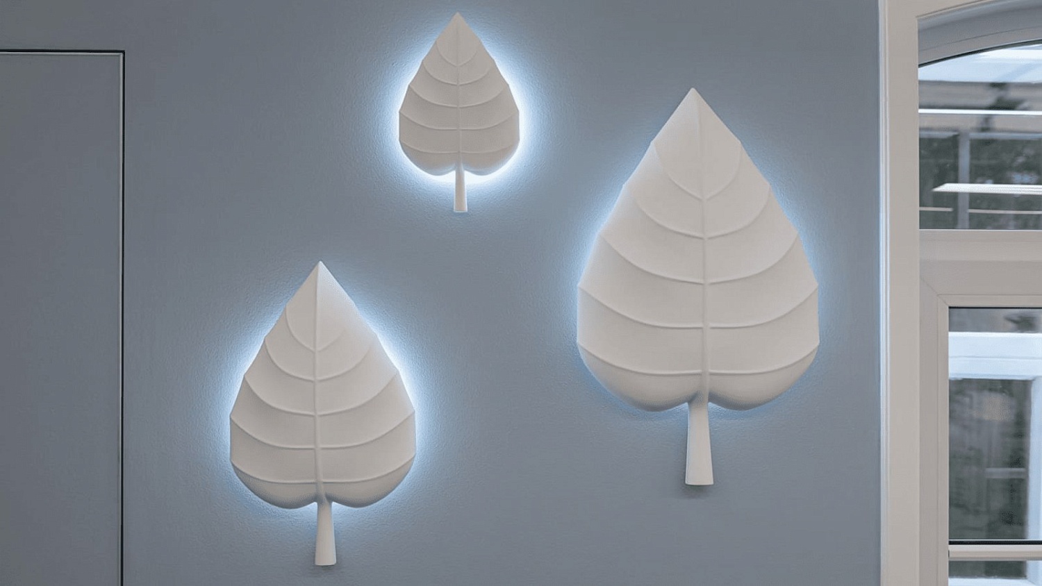 Гипсовые настенные светильники-листья в шоу-руме ARATTA