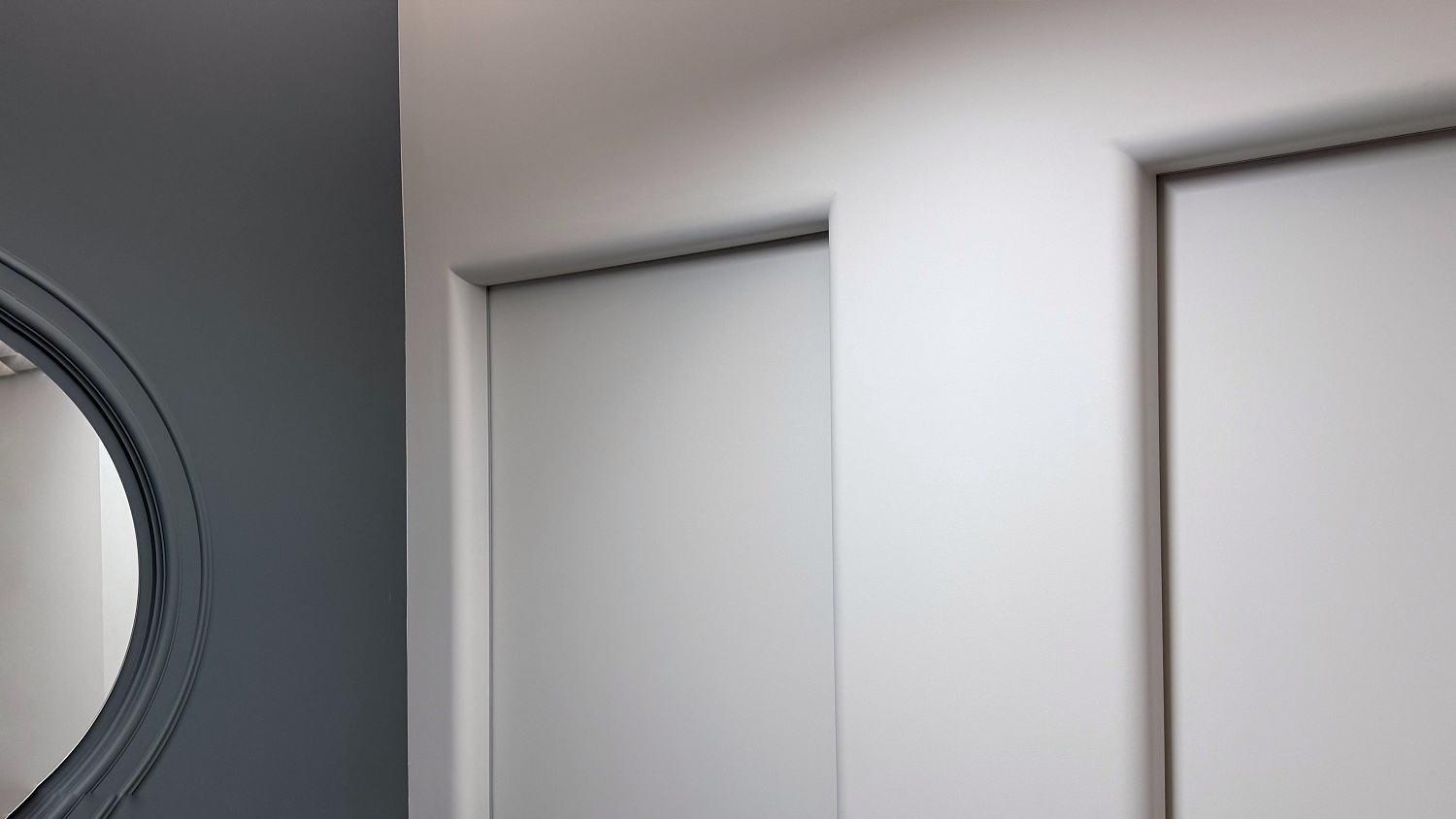 Монтаж откоса с радиусными углами для скрытой двери